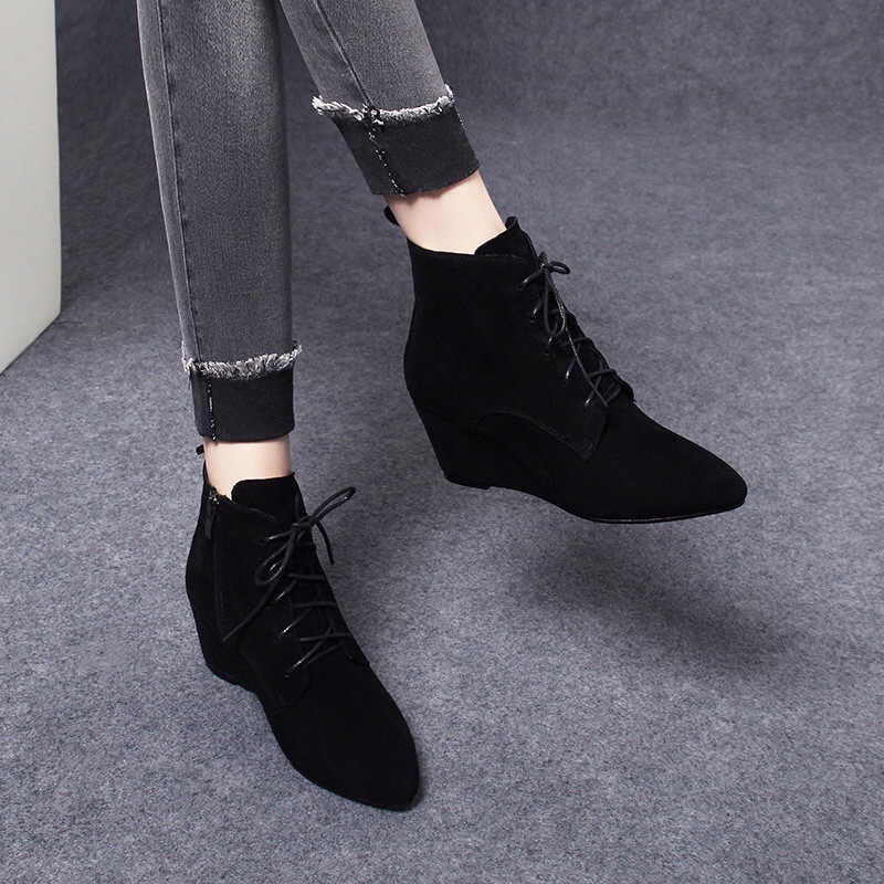 Demi-season fashionable black suede low boots with shoelaces…
