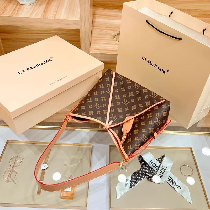 Túi tote nữ xách tay đeo vai phong cách cổ điển họa tiết monogram — nâu