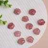 Strawberry crystal cat's claws are holes