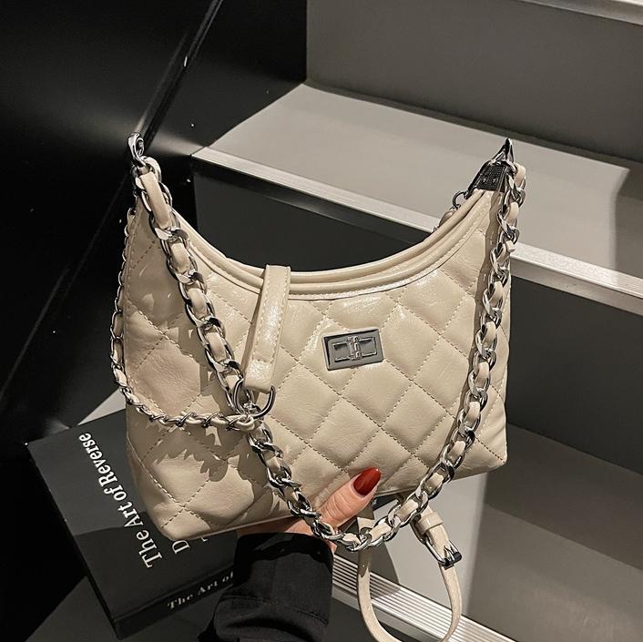 Bolso de axila de cadena de diamantes popular de este año para mujer 2025 nuevo bolso de hombro de estilo pequeño y fragante bolso de mensajero de estilo occidental de todo fósforo