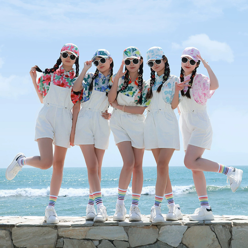 Floral Shirts for Best Friends, Hong Kong Style Retro Group Outfits for Sisters' Gatherings, Travel Photoshoots, Beach Vacations, and Performance Costumes