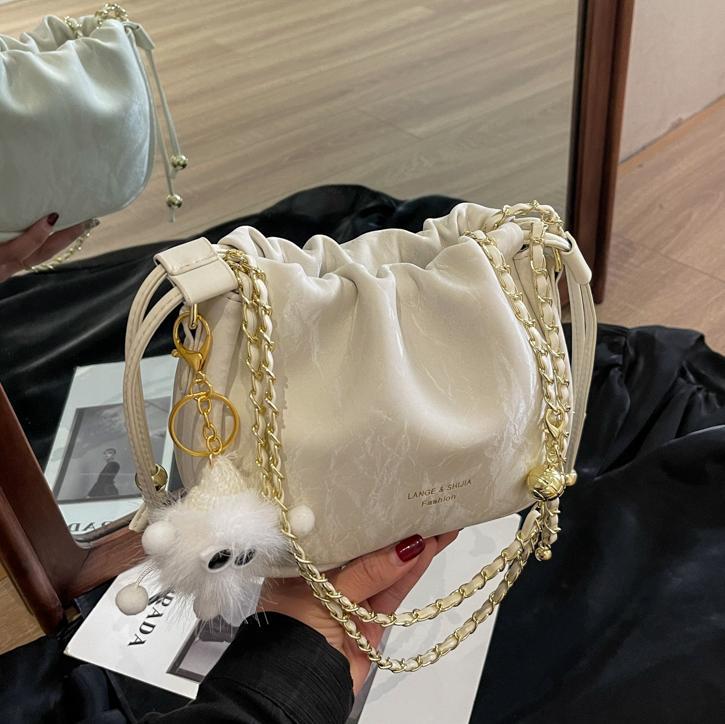 Bolsa de cordón de cadena de sentido de alta calidad para mujer 2025 nuevo bolso de hombro popular de todo fósforo bolso de cubo de textura de nicho de moda