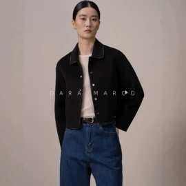 女式毛呢外套;休闲裤;女式衬衫