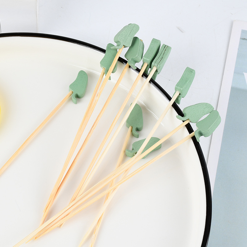 Mayorista verde forma de fruta stick desechable stick de fruta torta hormigón horquilla sándwich stick en stock