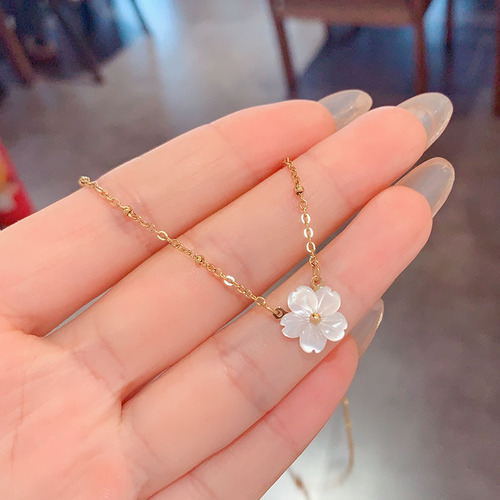 Pearl Blossom Necklace for Women -  New Fashion, Elegant, Simple, Light Luxury, Unique Design, High-End Choker