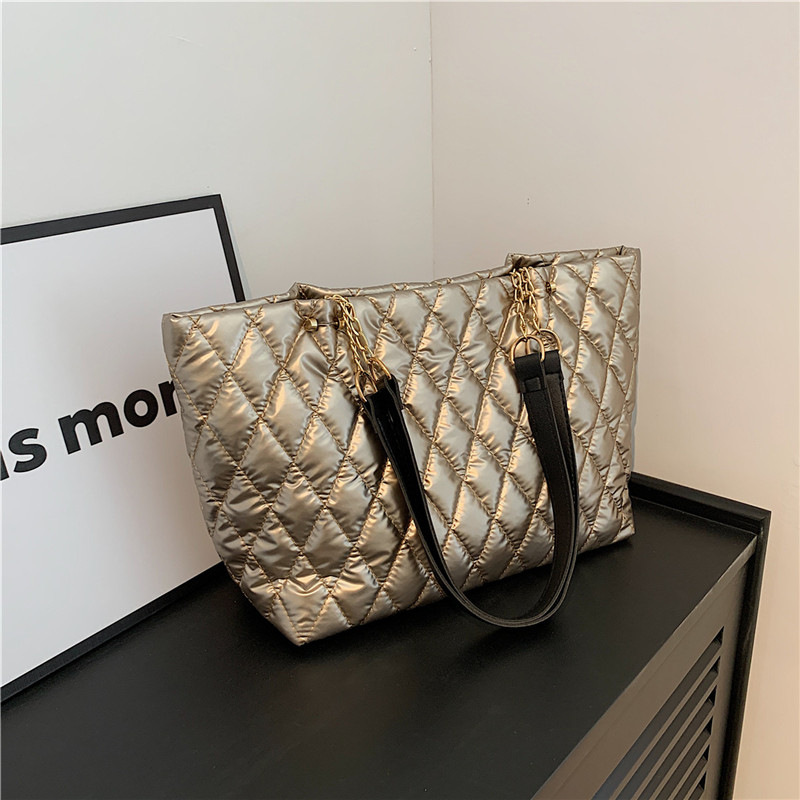 Large capacity tote for women 2024 new diamond grid shoulder women's cotton clothing bag, fashionable and trendy work_voghion.com