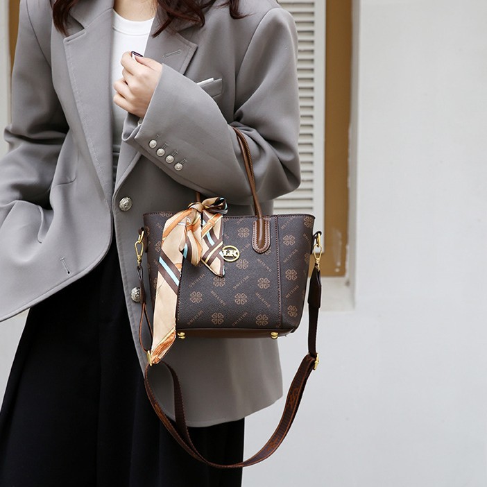 High-sense femenino 2025 nuevo bolso cuadrado impreso simple de gran capacidad textura retro bolso portátil de un solo hombro