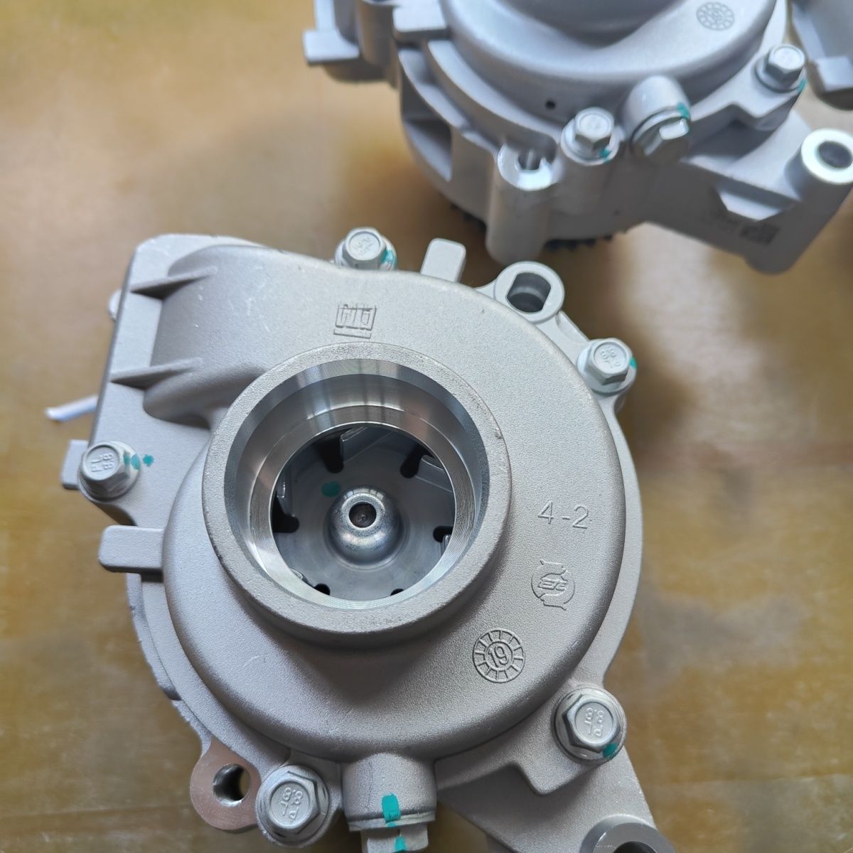 12630084 12591894 Is Suitable for Buick Chevrolet Regal Lacrosse Malibu 2.0/2.4 Car Water Pump