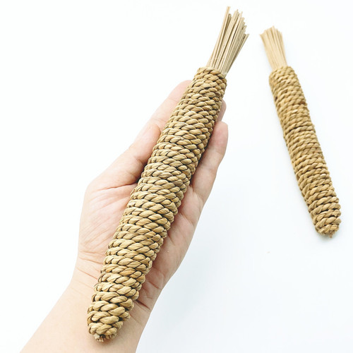 Aquatic grass radish small pet straw molar toy rabbit chinchilla hamster pet molar pet chewing molar toy