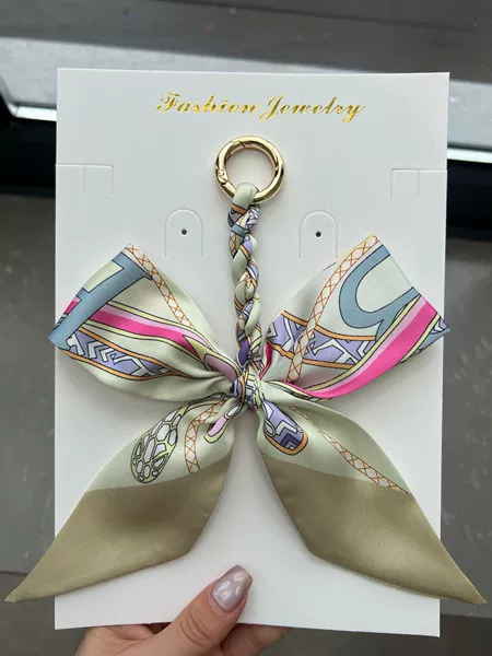 With bow, green