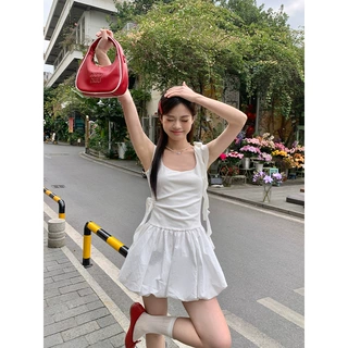 白色甜辣花苞背心掐腰连衣裙女夏季新款收腰显瘦u领短款A字吊带裙