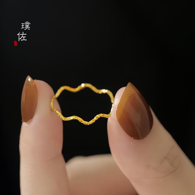 新款久不掉色波浪碎金子花紋雕刻曲線波紋素圈閨蜜戒指