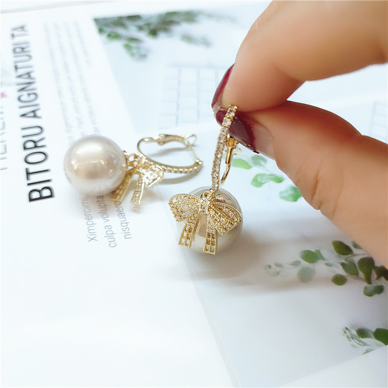 Fashion Pearl Bow Earrings display picture 1