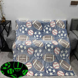 跨境夜光法兰绒毛毯荧光毯男孩礼物足球毯发光懒人毯午睡毯