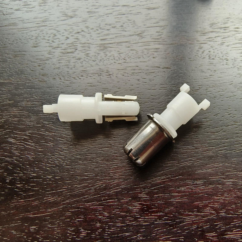 Battery, trimmer, universal blade with accessories