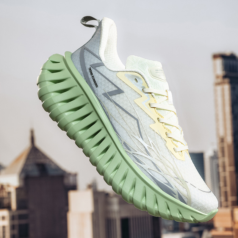 Men's Shoes 2025 Summer Large Size Lightweight Breathable Mesh Shoes Soft Sole Wear-Resistant Outdoor Sports Versatile Casual Running Shoes