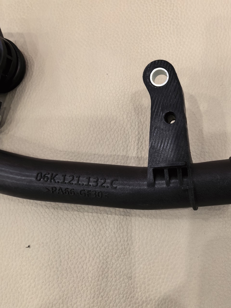 06K121132C is suitable for Audi water pipes, Volkswagen EA888 engine, and automotive water pipes