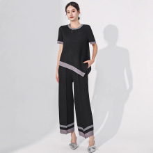 林诺世家原创2025夏季两件套时尚套装三宅褶皱遮肚均码大弹力女装