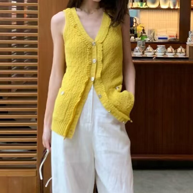 Special Offer: Xiaoxiang 2025 Spring/Summer Elegant Lace V-Neck Knitted Vest for Women, Designer Sleeveless Top