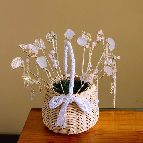 【GIRL IN THE ROSE SERIES】Fashionable and Elegant Modern Fan-Shaped Acrylic Alloy Hairpin with Tassels, Everyday Versatile