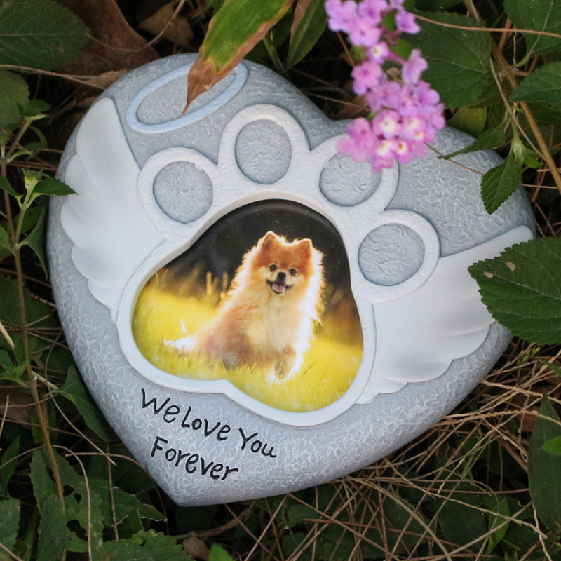 Pet Memorial Stone for Dog or Cat Sympathy Gift Outdoor Display Graveyard Mark Dog Heart Shape Outdoor Tombstone