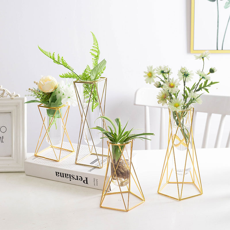 Jarrón de hierro geométrico dorado al por mayor de fábrica Nordic ins decoración de escritorio florero de vidrio hidropónico arreglo floral
