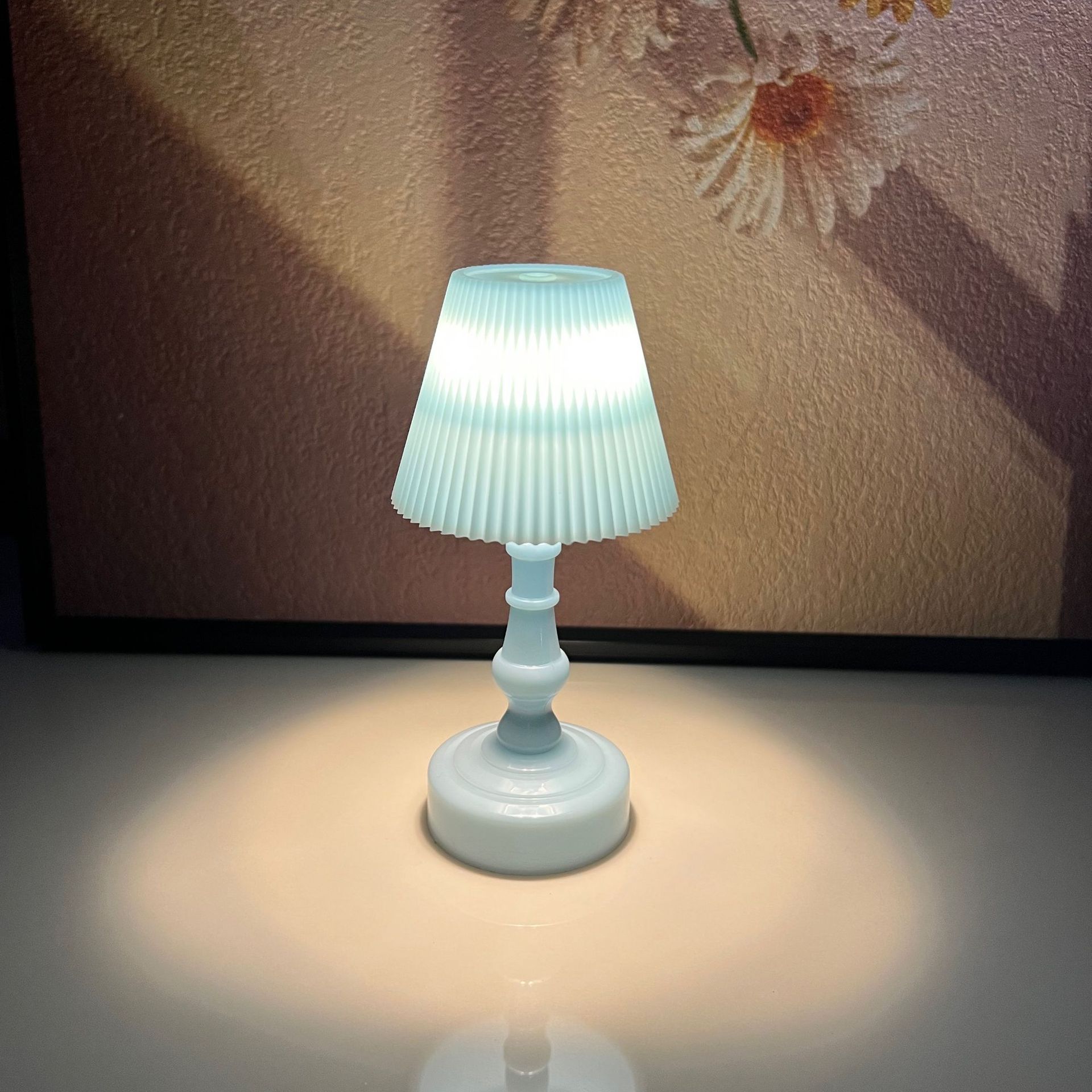 Dormitorio pequeña lámpara de escritorio dormitorio pequeña lámpara de noche lámpara de cabecera plástica lámpara electrónica marroquí lámpara de escritorio mini lámpara de escritorio decoración