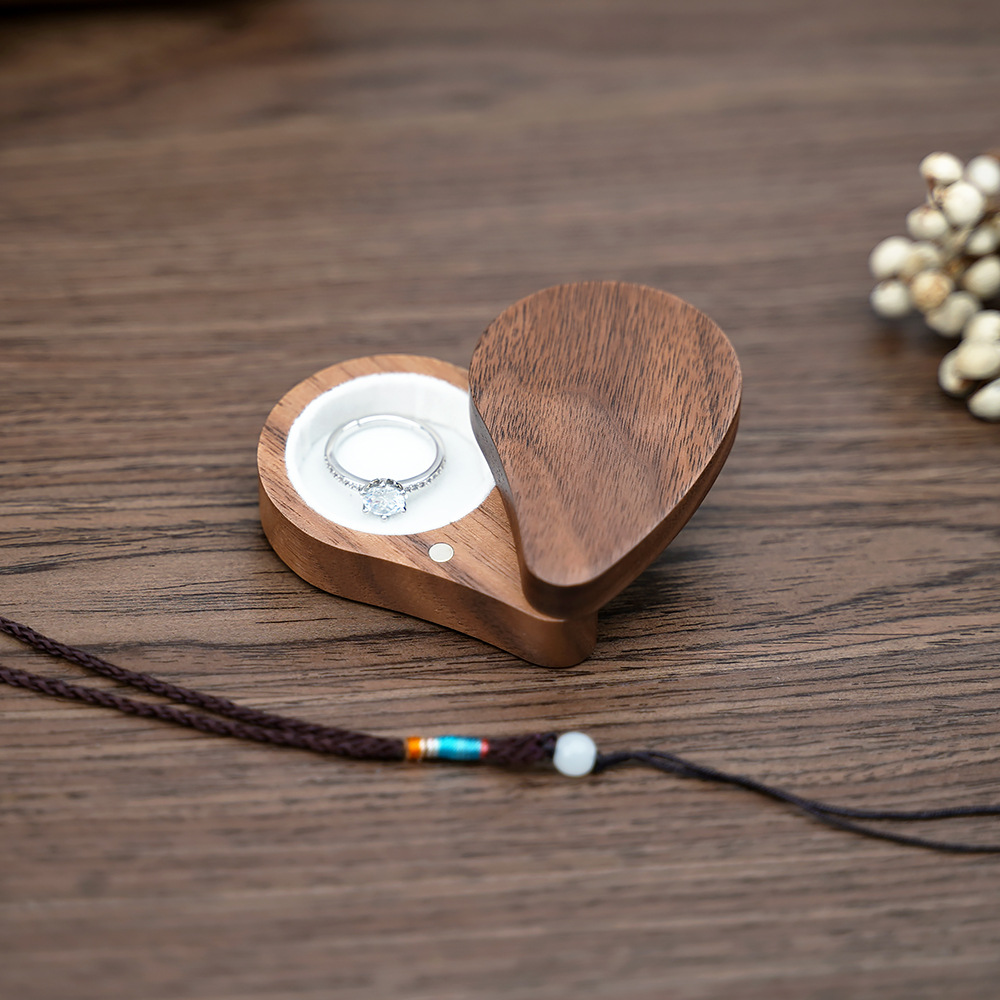 Caja de joyería de madera maciza caja de almacenamiento de nogal negro anillo de regalo pendientes joyería creativa estilo de corazón de madera entera