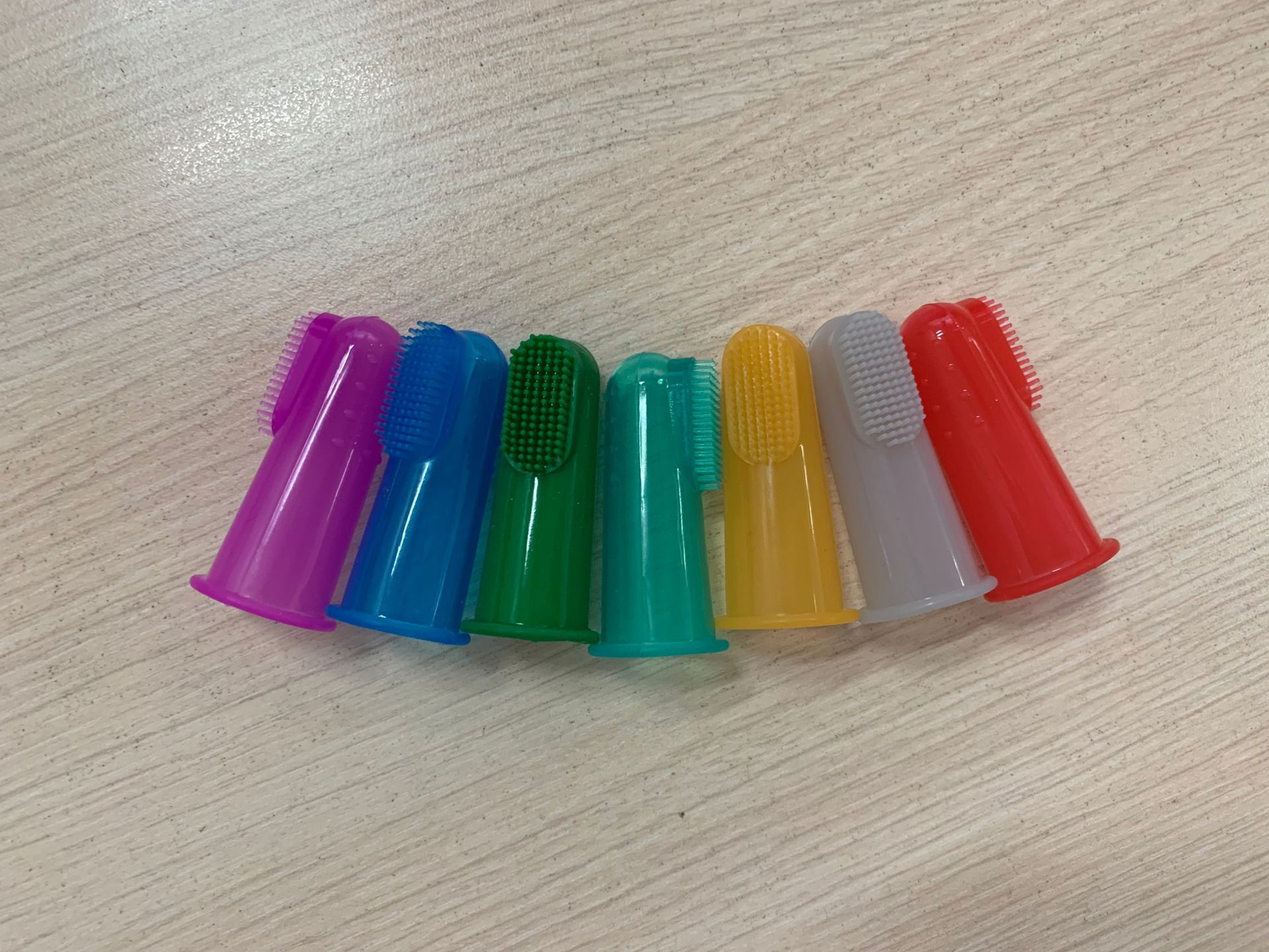 Manufacturer Customized Small Size with Raised Points for Gum Massage Liquid Solid Silicone Baby Finger Toothbrush