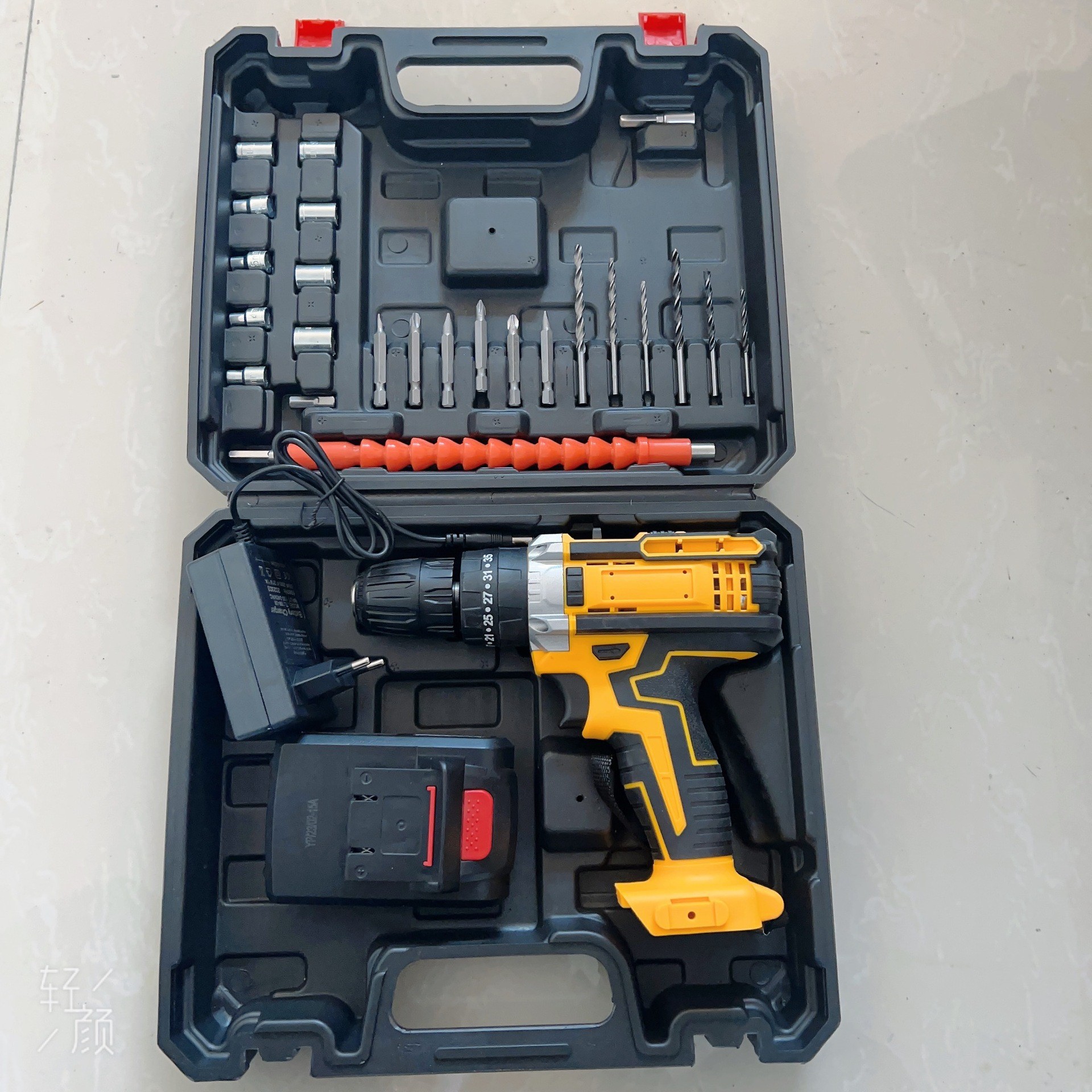 Fábrica sin escobillas transfronterizas 21V comercio exterior multifuncional taladro de litio conjunto de taladro de mano recargable taladro de impacto doméstico