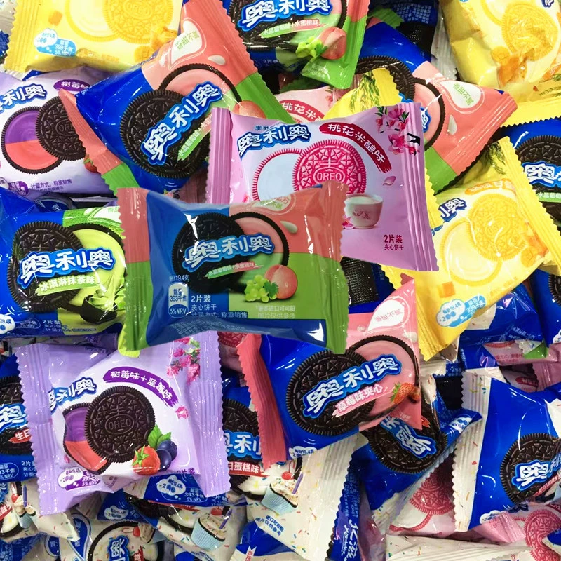 Сэндвич-печенье со вкусом шоколада со вкусом клубники Повседневная еда Закуски Отдельные 2 штуки Повседневное Взвешивание Маленькая упаковка Различные вкусы