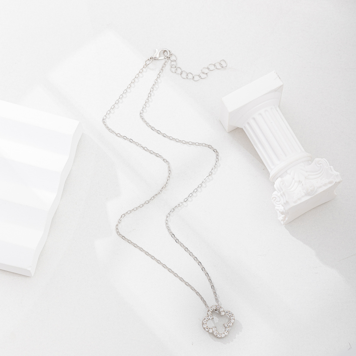 Four-leaf Clover Necklace With Diamond Inlay For Women_voghion.com