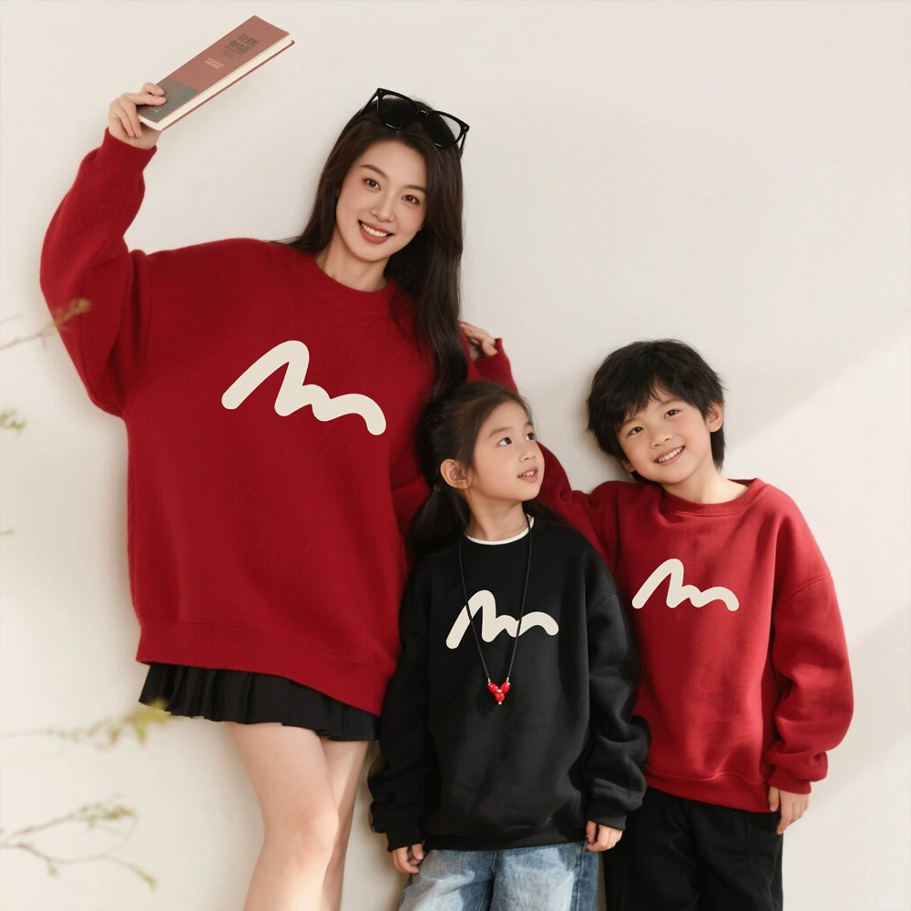 Модные семейные комплекты одежды 2025 года, новая коллекция осень-зима для семьи из трех или четырех человек, стильные флисовые толстовки премиум-класса для мамы и дочки, а также для мамы и сына.