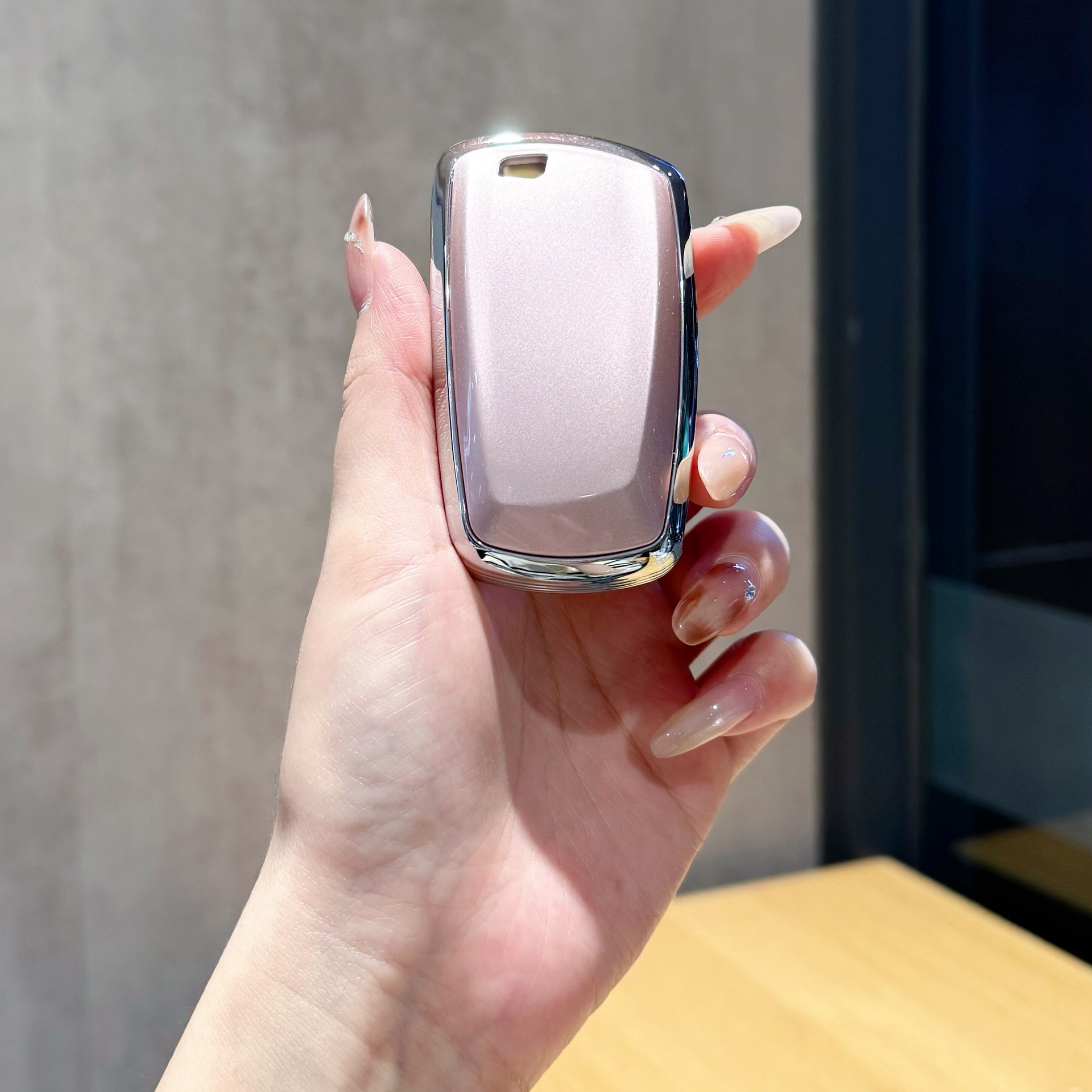 Suitable for BMW key cases, new 3 Series 330li, 5 Series 530li, X1, X2, X3, X4, X5, blade-style women's key case