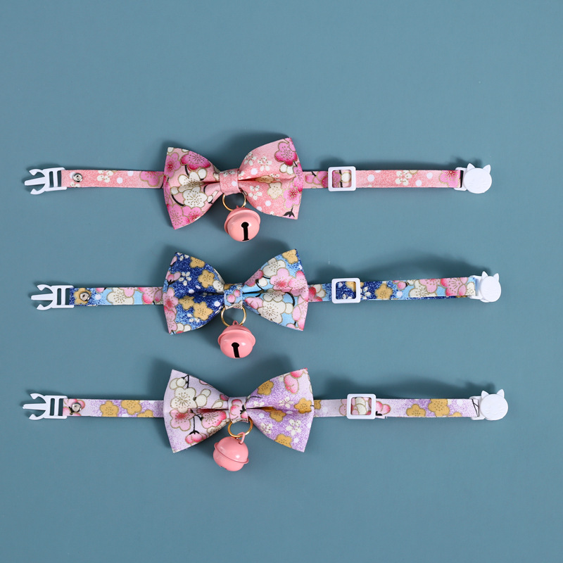 Flor de cerezo de estilo japonés campana ajustable botón de seguridad gato perro collar arco accesorios adorables mascotas