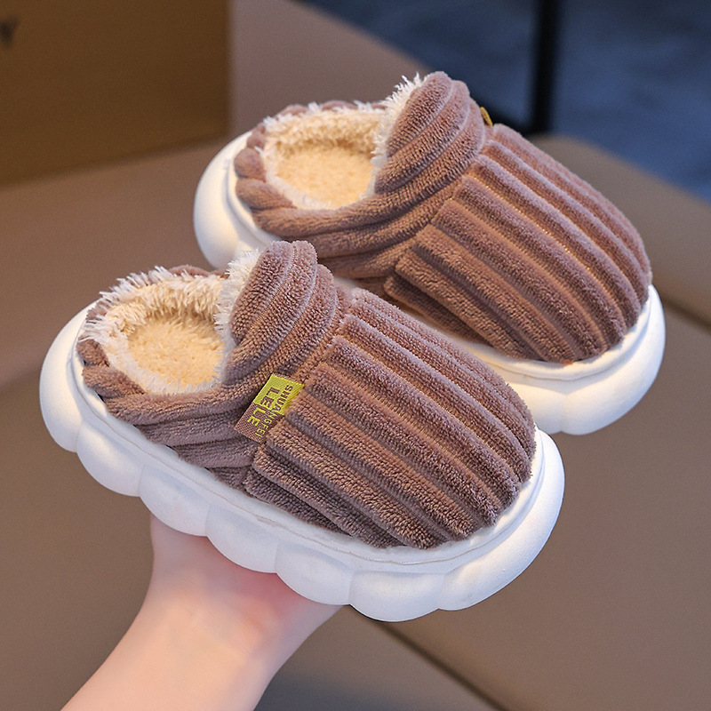 Otoño y invierno zapatillas de algodón para niños caliente interior y pelusa para niñas en el hogar padres e hijos bolsas de bebé zapatillas tacones