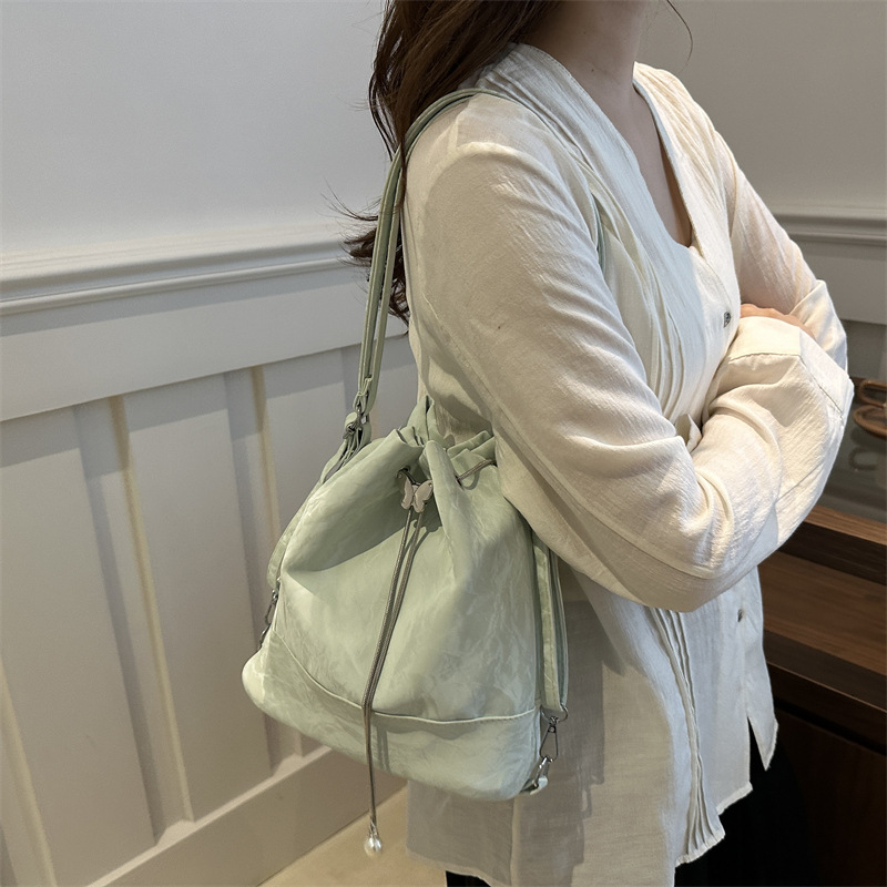 Butterfly texture bolso para mujeres 2024 verano nuevo hombro brazo bolso de cubo bolso de diseño sensación de mochila de viaje