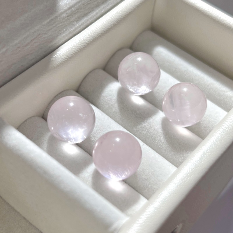 Natural pink crystal earrings, exquisite and dreamy starry sky shimmer, delicate and ear-friendly, compact earrings with s925 silver studs