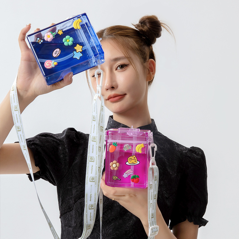 Verano nueva paja cuadrada taza de plástico crossbody Correa portátil estilo coreano estudiante moda agua 500ml al por mayor