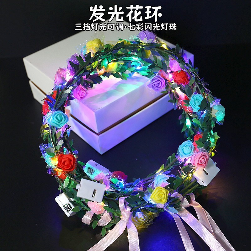 Glowing green leaf garland with eight flowers and ten lights