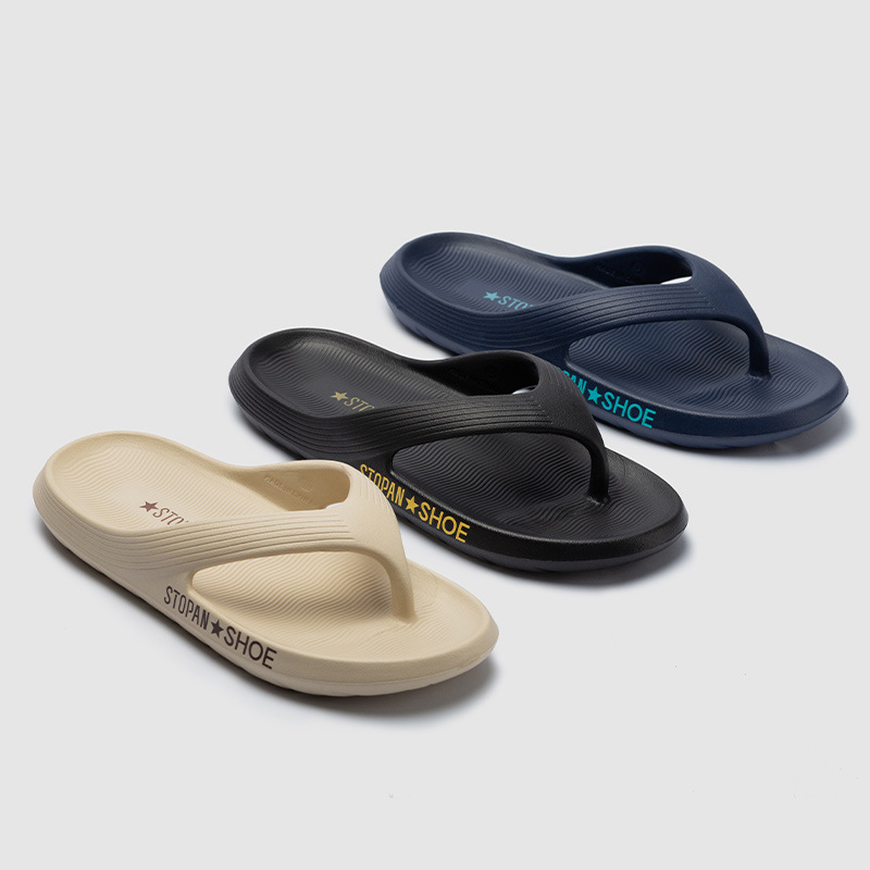 Mrs. Hui's new product is a men's EVA summer anti slip slipper with a flip flop. Wearing it on the outside, it's a pair of sandals and thick soles, and it's a pair of beach shoes