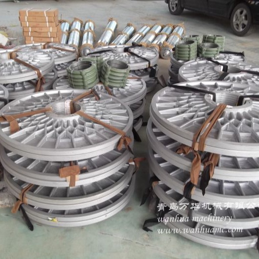 青岛万华机械生产的各种适应于喷水织机用经轴经盘