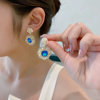 蓝钻耳环2026年新款潮韩国气质网红气质花朵耳坠女小众设计感耳饰
