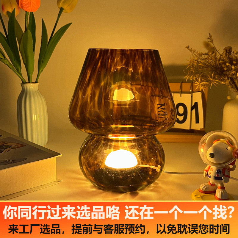 lámpara de escritorio nórdica lámpara de cabezal de cama sala de estar estudio lámpara de dormitorio atmósfera simple avanzada lámpara medieval lámpara USB