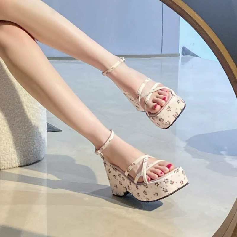 Женские сандалии на толстой платформе с клином, новинка лета 2025 года, для невысоких, увеличивающие рост, с открытым носком, в стиле римских сандалий.