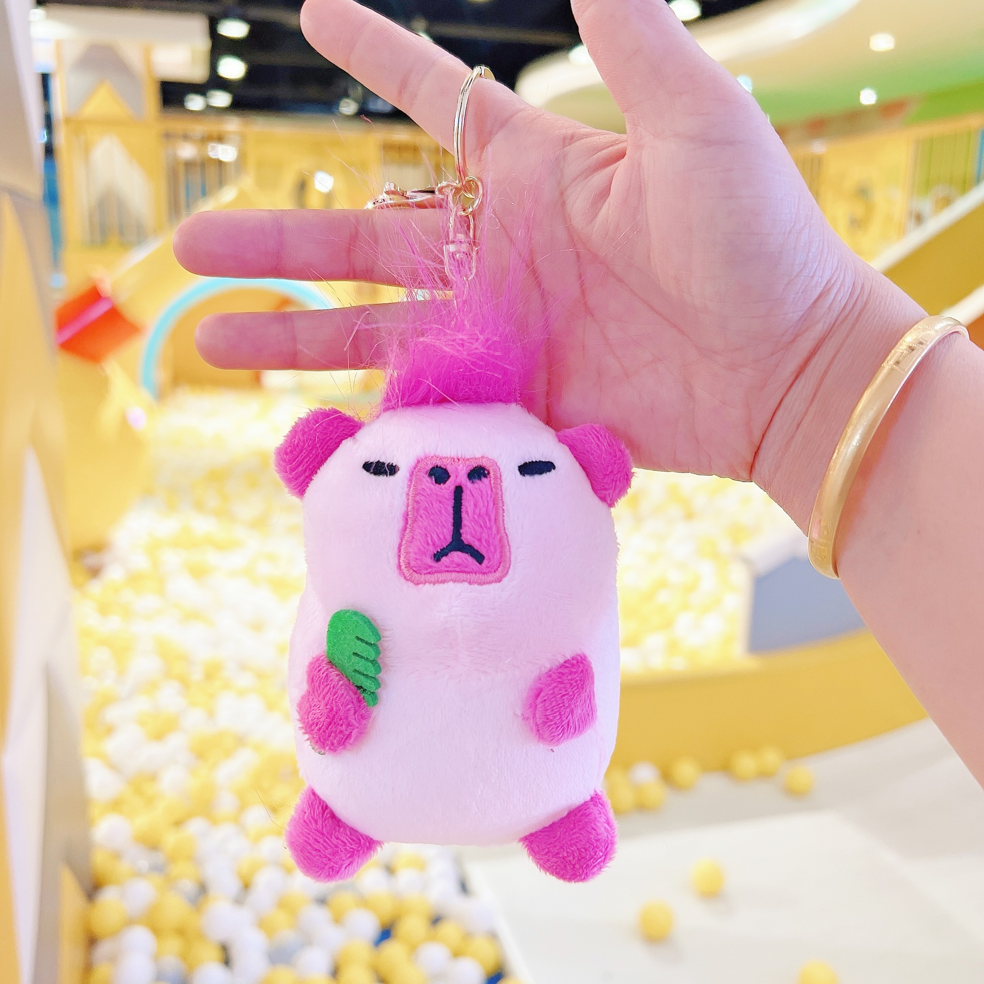 핑크 빗 긴 머리 카피바라 + 골드 버클