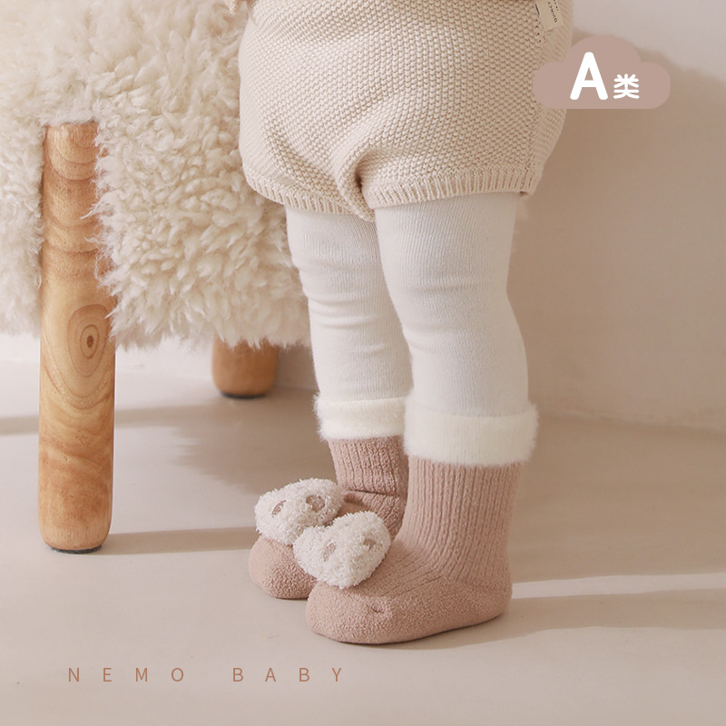 Calcetines de bebé otoño y invierno lindos calcetines de dibujos animados engrosados calcetines antideslizantes para niños y niñas en el interior