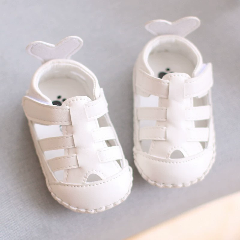 Летняя обувь Baotou на мягкой подошве для новорожденных в возрасте одного года, обувь для малышей с защитой от ударов, мужские сандалии для малышей, малыши не сбрасывают сшивку обуви