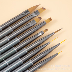 高品質のネイルブラシはゴムを取って色絵を描きます。