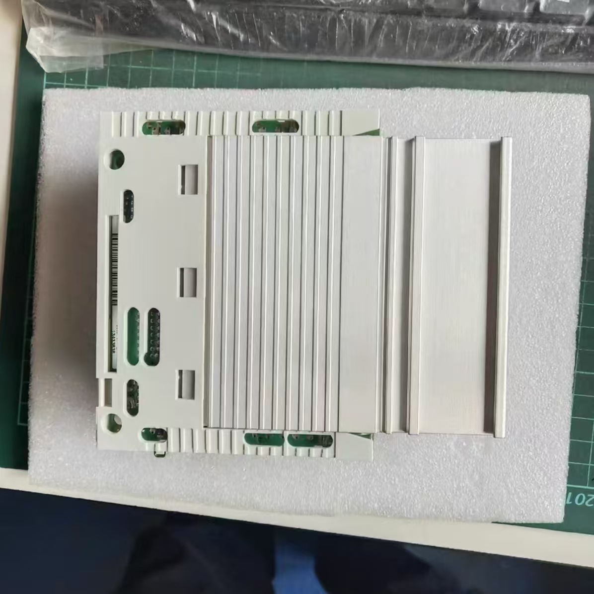 E84AVSCE7512SB0伦茨变频器 LENZE全新现货 质保一年 议价